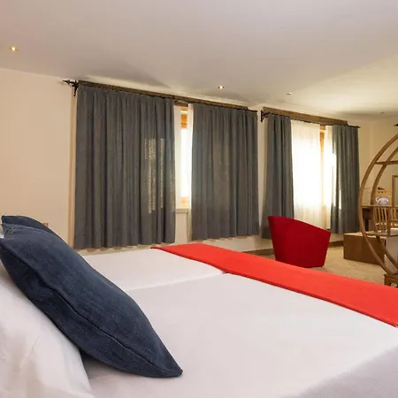 Mas De La Costa **** فندق فالديروبريس